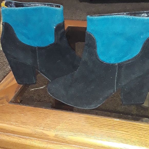 Boots - Picture 3 of 3